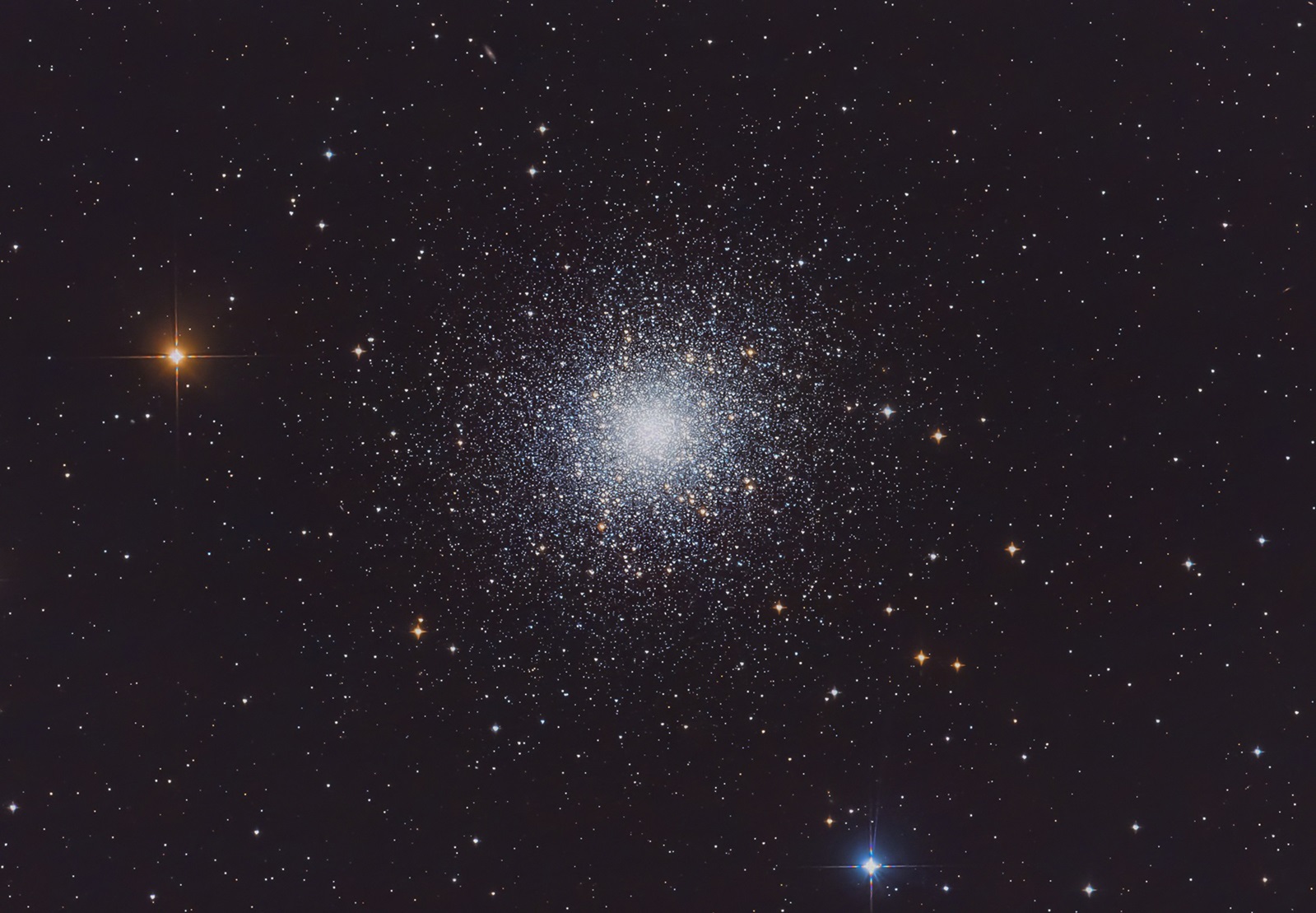 M13(ヘラクレス座球状星団)